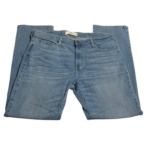Hollister Mens Jeans Size 36 Classic Straight Leg Epic Flex Light Wash Zip Fly - Picture 4 of 12